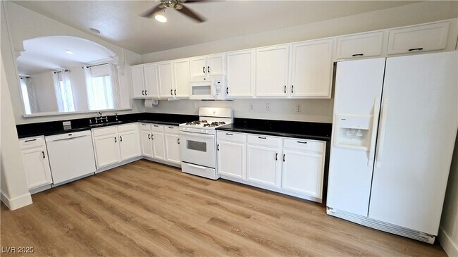 Building Photo - 9633 Boylagh Ave