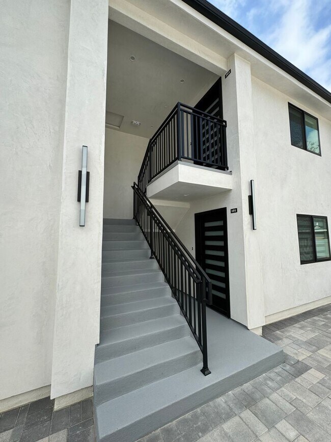 Primary Photo - Spacious 1000 Sq. Ft. Single-Floor Back AD...