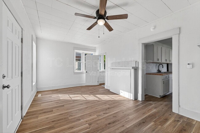 Building Photo - 139 Martin St