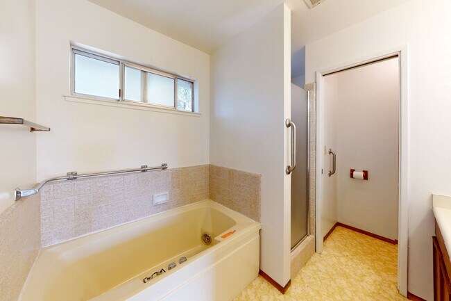 Building Photo - 61 Wattles Way