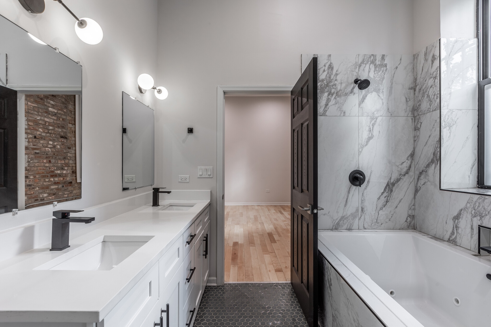 Building Photo - 2701 W Thomas St