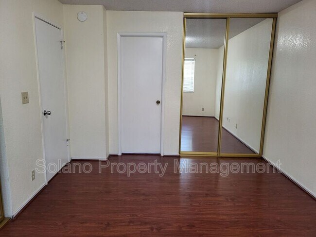 Building Photo - 125 Serpentine Dr