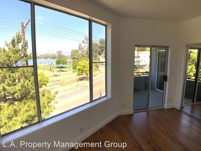 Building Photo - 1890-1896 Silver Lake Blvd