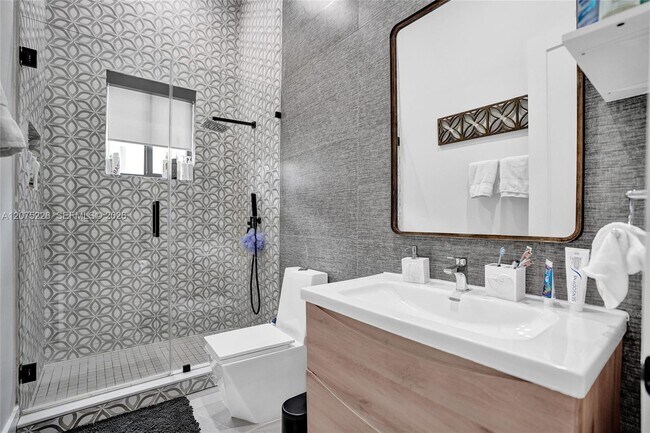 Building Photo - 3909 SW 54th St