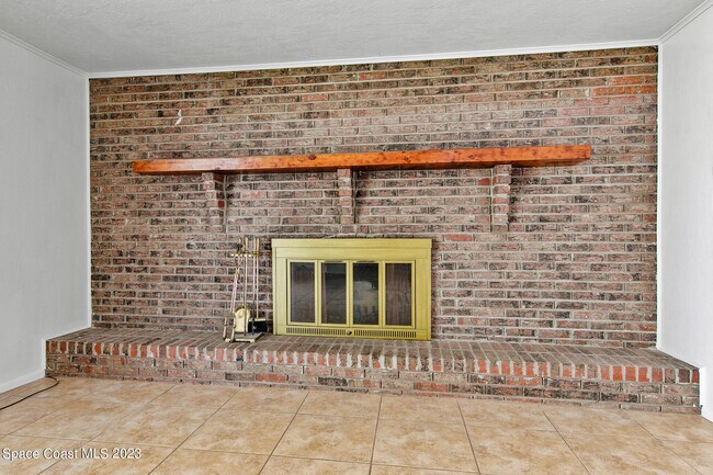Building Photo - 7810 S Tropical Trail