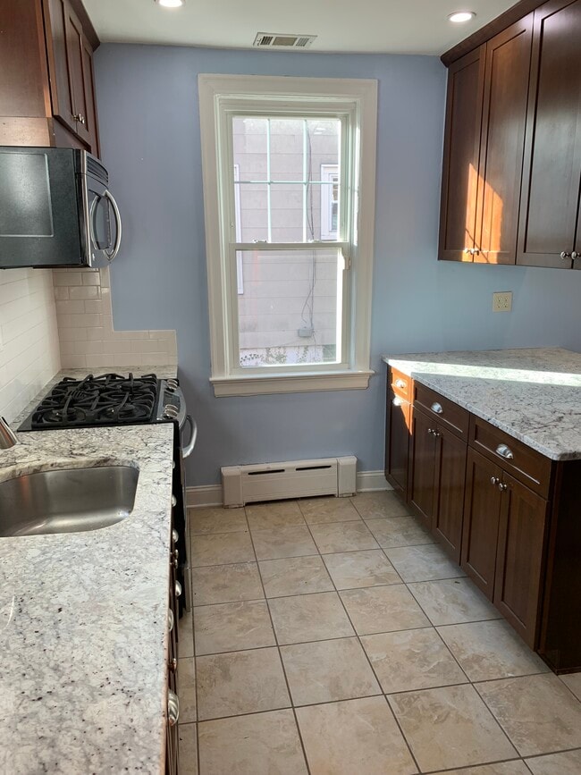 Building Photo - 524 Whittier St NW