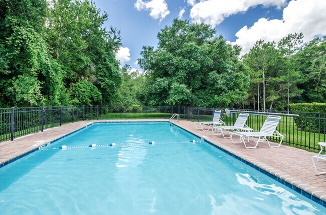 Building Photo - Beautifully Updated Villa