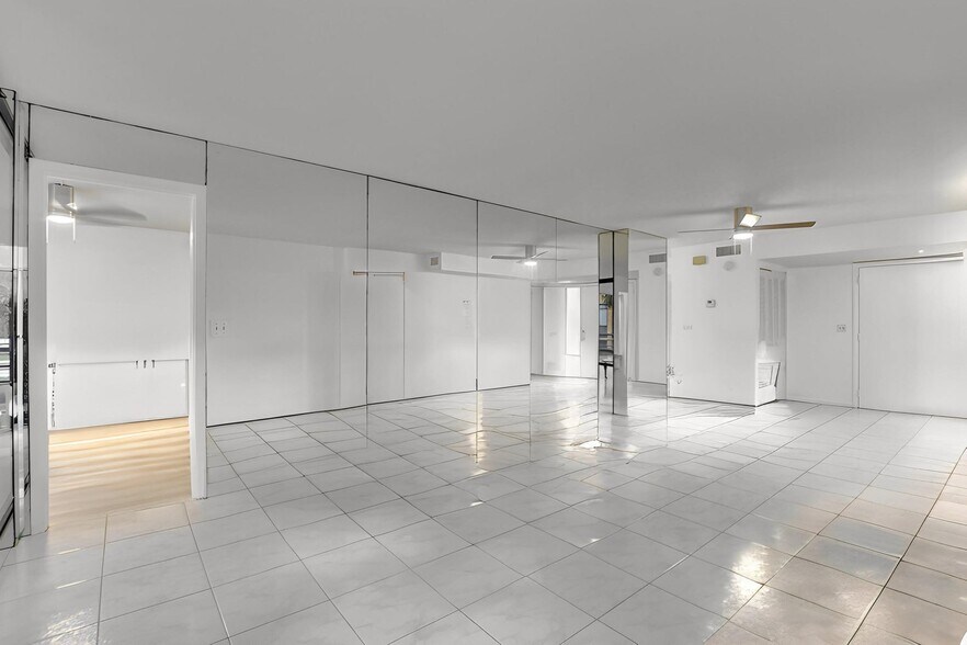Building Photo - 1822 Meadows Cir W