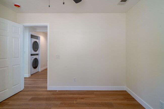 Building Photo - 6406 Shane Pl