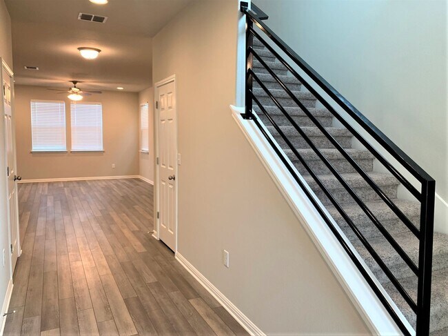 Building Photo - 4-bedroom Home in Vistas of Austin Communi...
