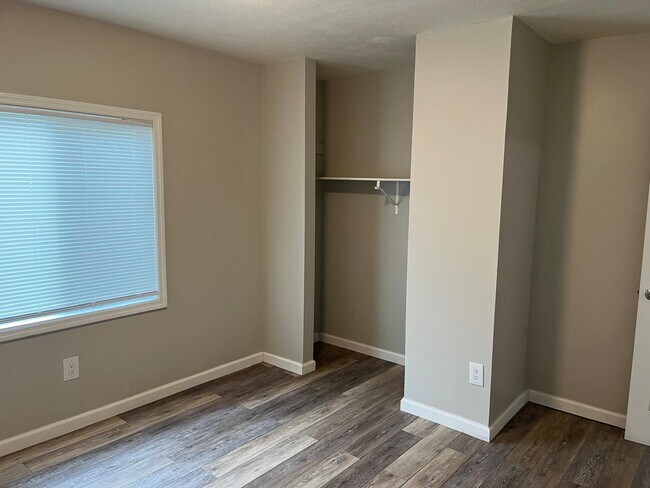 Building Photo - 2656 Sherborne Crescent