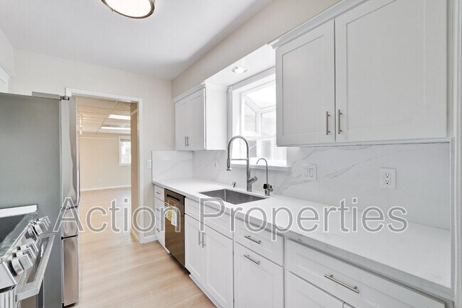 Building Photo - 3806 Century Dr