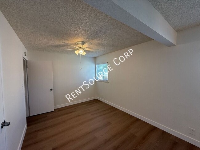 Building Photo - 1149 W Ave H-11