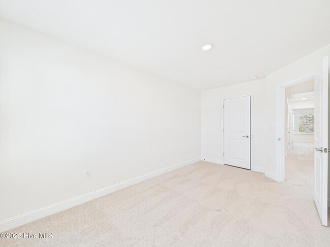 Building Photo - 458 Channel Drop Dr