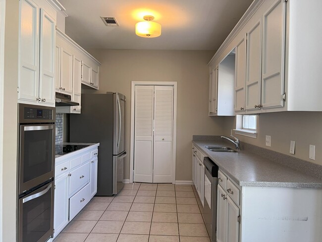 Building Photo - Woodlawn Estates