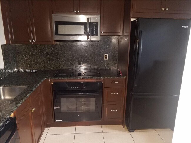 Building Photo - 426 NE 210th Cir Terrace