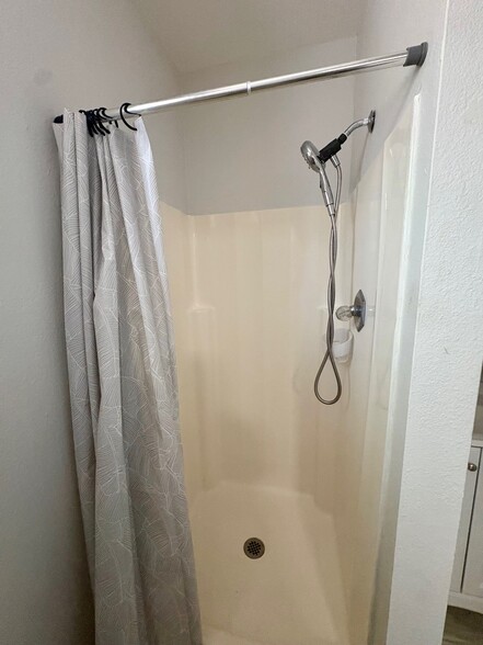 Building Photo - 28409 Victoria Rd