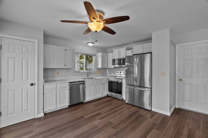 Building Photo - 2 Coachman Ct