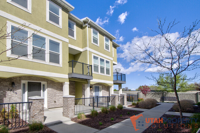 Building Photo - 1790 W Dalmeny Way