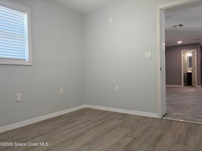 Building Photo - 491 Seacrest Ave