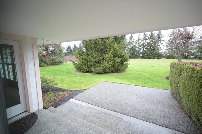 Building Photo - 2 bed + office, 2 bath, 2 car garage condo...