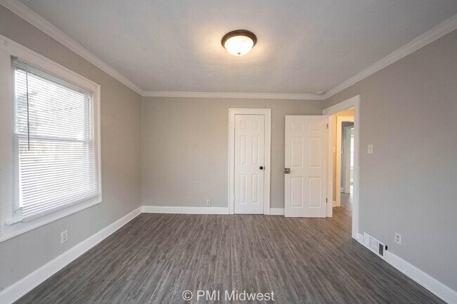 Building Photo - "Charming 3-Bedroom Haven with Spacious Living in Indianapolis – 2,190 Sq Ft of Comfort!"