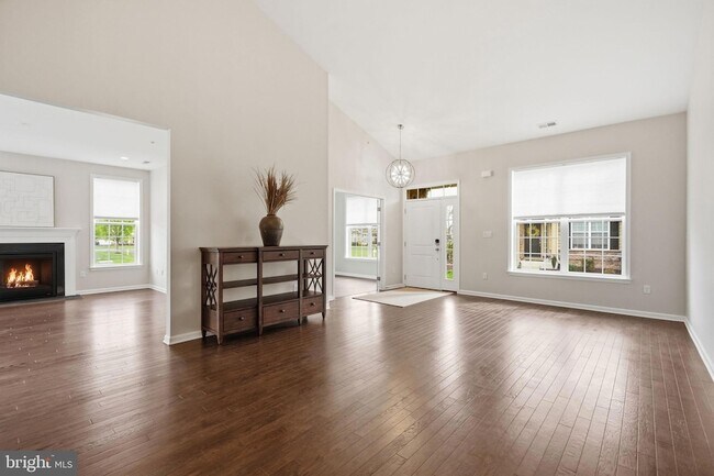 Building Photo - 1190 Webb Dr