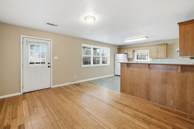 Building Photo - 46 James Dr