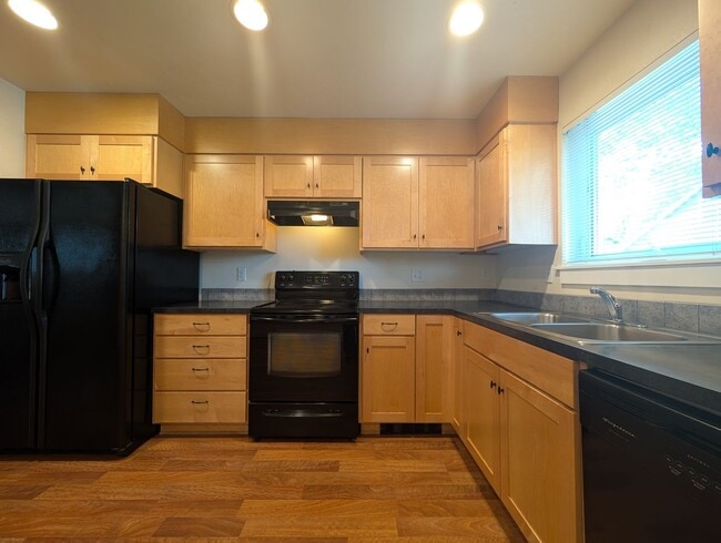 Building Photo - Beautiful 2-Bedroom, 2.5-Bath Condo Near A...