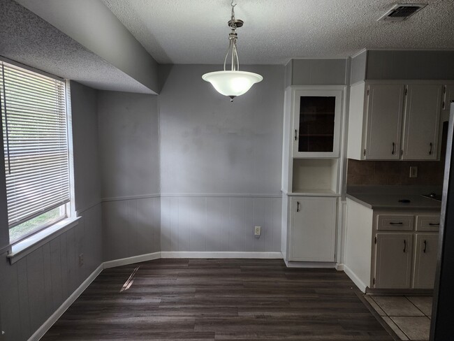 Building Photo - 1807 Janis Dr