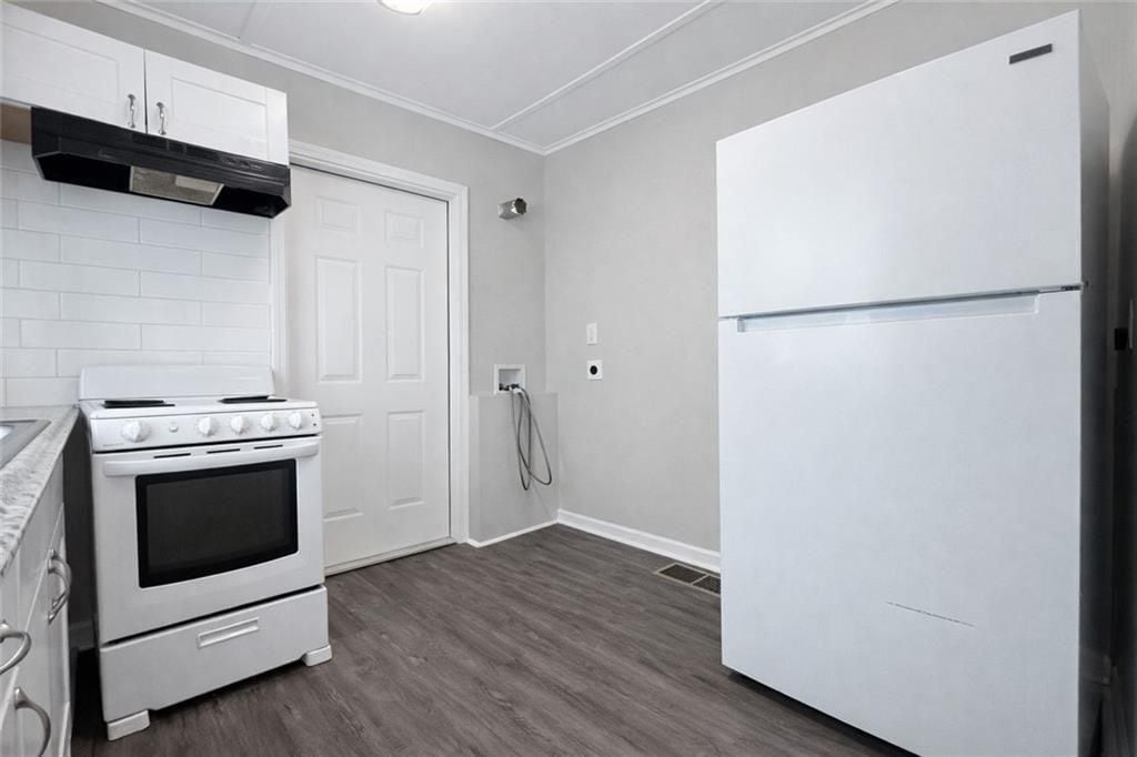 Building Photo - 2146 Brookview Dr NE