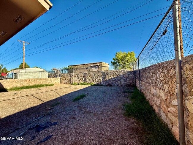 Building Photo - 10833 Cardigan Dr