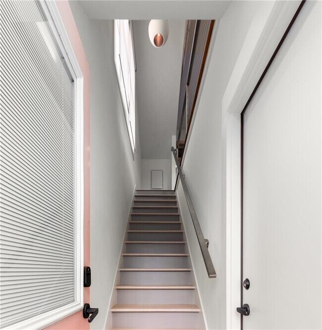 Building Photo - 69 Randolph St NE