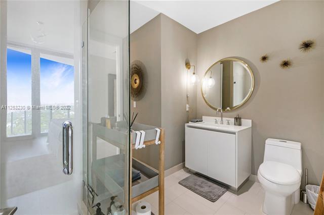 Building Photo - 2831 S Bayshore Dr