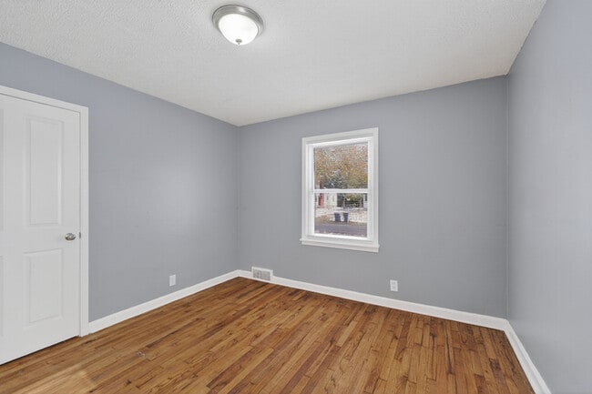 Building Photo - Updated 3-bed Home By Wes Montgomery Park