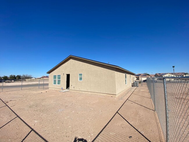 Building Photo - Newer Build 4 Bed/2 Bath In Arizona City