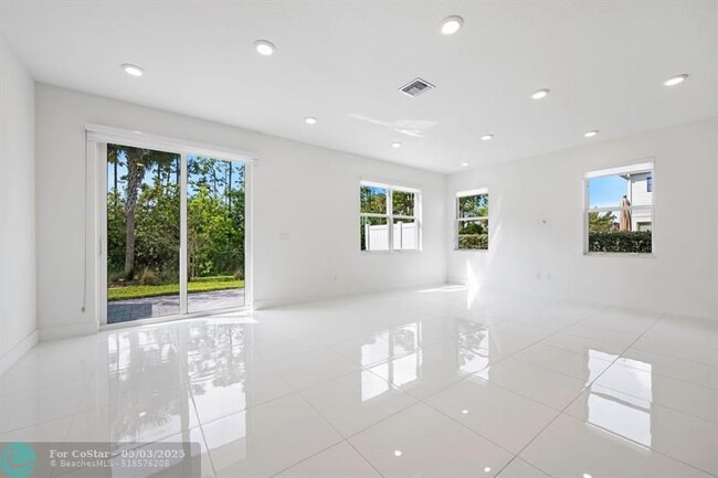 Building Photo - 214 Preserve Trl S