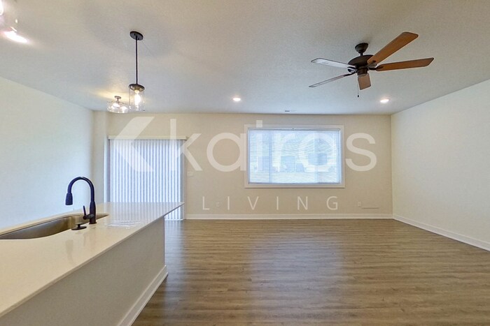 Building Photo - 6910 Bluebell Ct