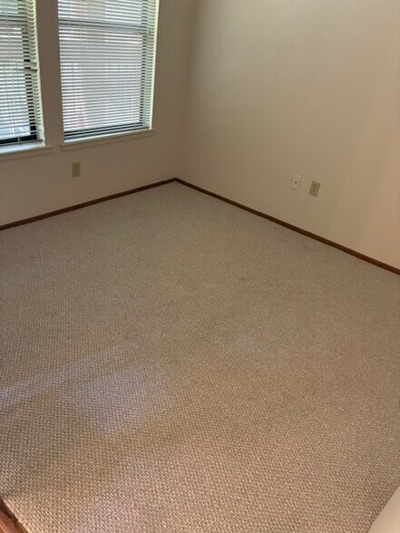 Building Photo - 1422 S Villa Way