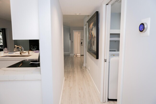 Building Photo - 5700 Coach House Cir