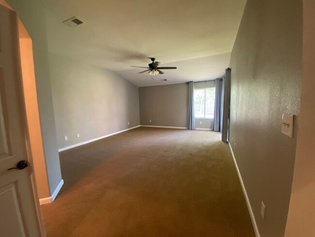 Building Photo - In Hanford-4 Br 2.5 Ba Available Now