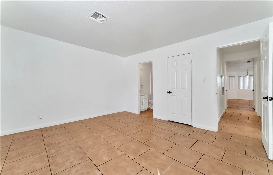Building Photo - 5076 S Rainbow Blvd