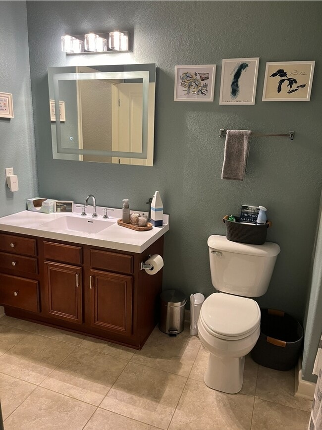 Building Photo - 4130 S Lake Dr