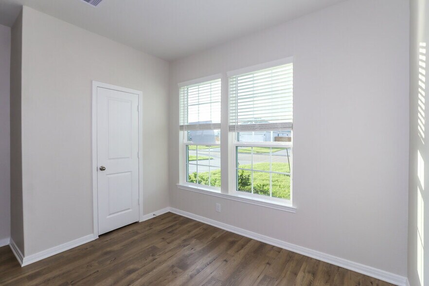 Building Photo - 404 San Miguel Crk Dr