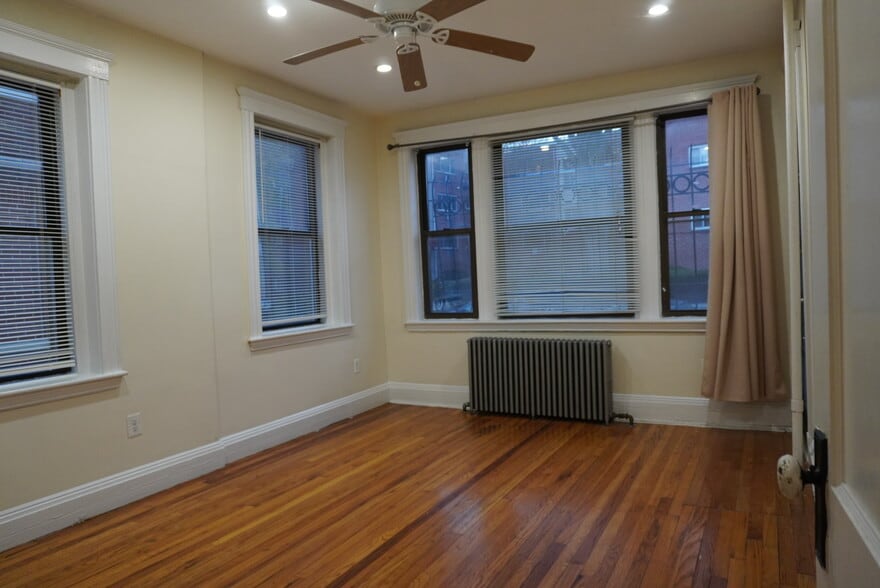 Building Photo - 244 Kelton St