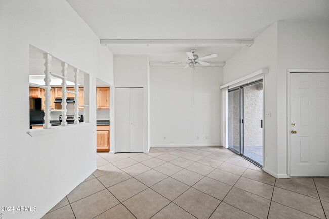 Building Photo - 612 S Allred Dr