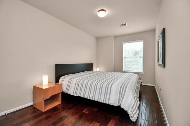 Building Photo - 2202 Waterford Park St