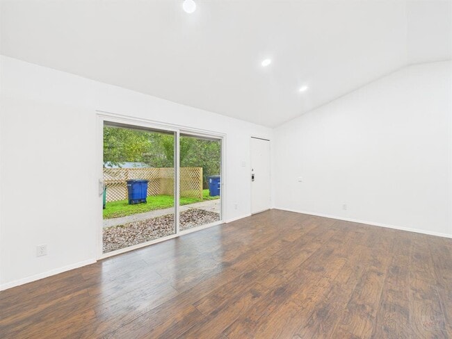 Building Photo - 1305 Hollow Creek Dr