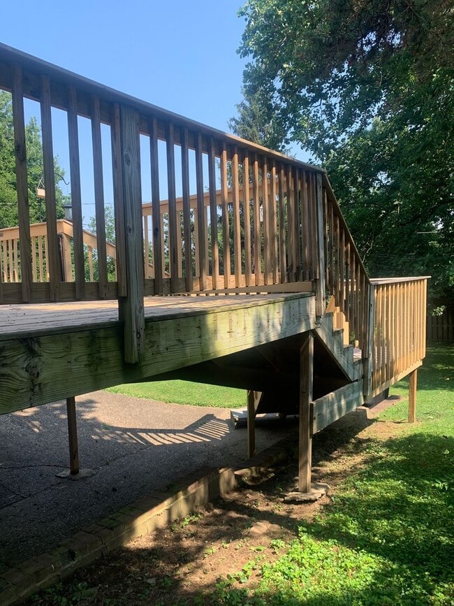 Building Photo - Seneca Gardens