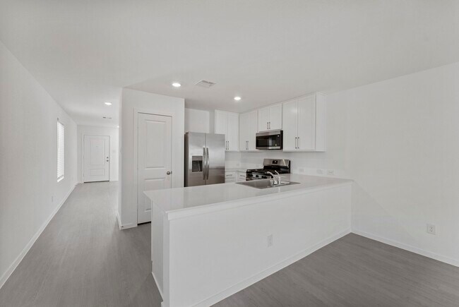 Building Photo - 706 Umbrella Tree Dr